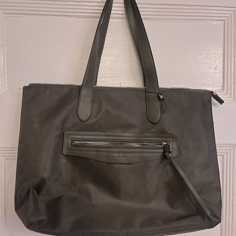 Nice size brand new tote bag with plenty of room